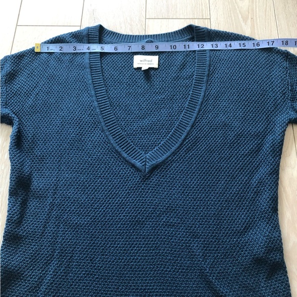 Aritzia Wilfred Galois Silk Cashmere Blend Deep V Neck Light Sweater - Picture 3 of 13